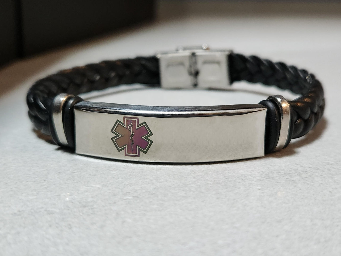 Personalised Medical Hand Bracelet with Engraving – Stylish and Life-Saving Accessory